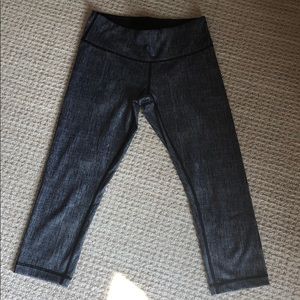 Lululemon wunder under crop size 6 leggings